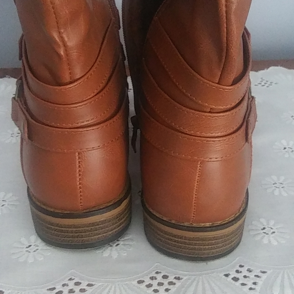Boots - Picture 3 of 5